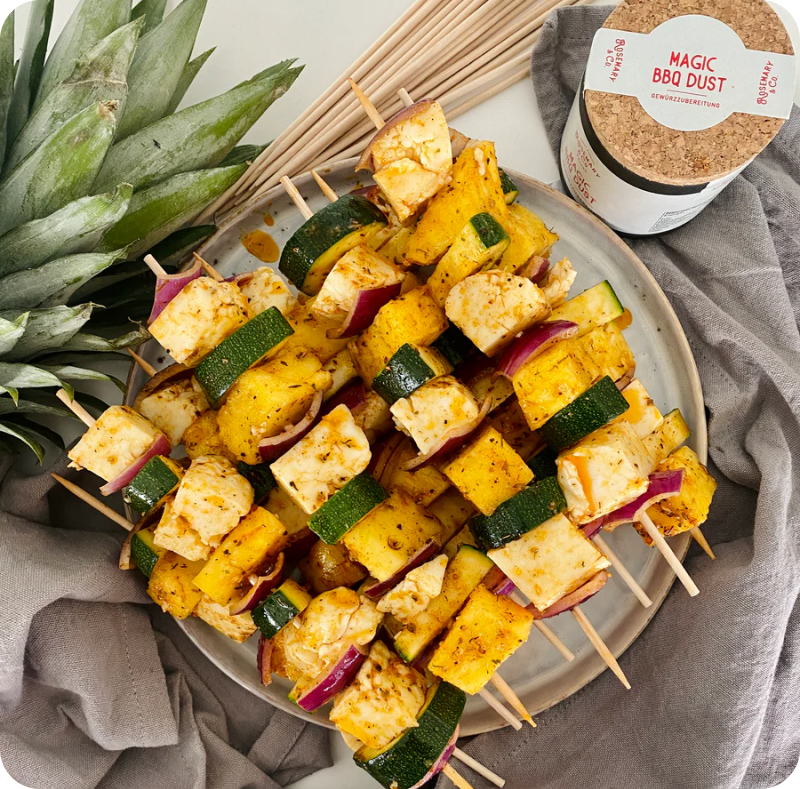 Fruitige spiesjes van halloumi en ananas